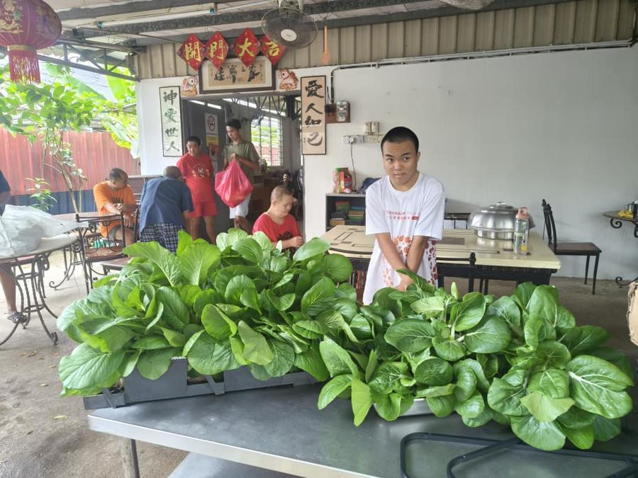Residents and volunteers gathered together at Rumah Caring Kajang